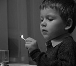 В Астрахани 5-летний малыш и его бабушка устроили пожар