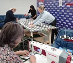 В Астрахани волонтеры шьют тактические носилки в помощь участникам СВО