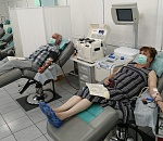 300 донаций и более 100 литров крови на двоих: астраханская супружеская пара спасла более сотни жизней