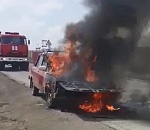 В Астрахани на глазах у водителя самоликвидировался ВАЗ: видео