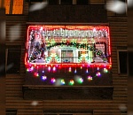 Фото дня: в Астрахани сфотографировали самый новогодний балкон