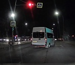 В Астрахани на видеорегистратор засняли очередного маршрутчика-смертника