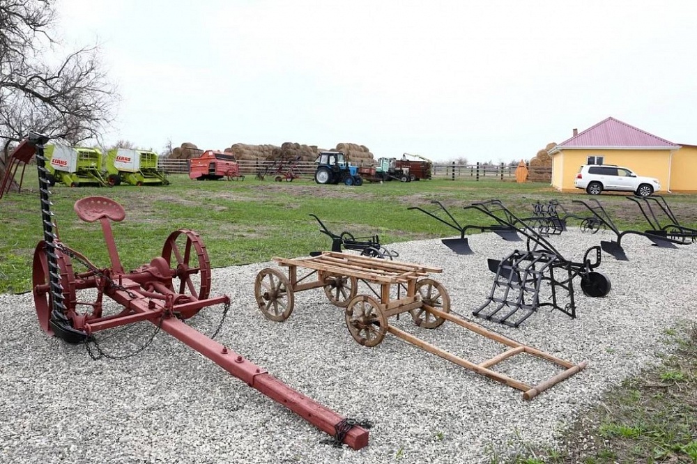 Астраханский фермер открыл для туристов мини-музей антикварного сельскохозяйственного экспоната