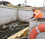 Астраханцы используют городские каналы вместо мусорных урн