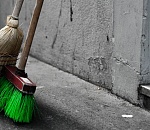 Полгода будет мести улицы алиментщик в Астраханской области