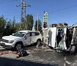 Сегодня  в Астрахани пожарный «форд» со спецсигналом врезался в «фольксваген»