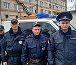 Астраханские полицейские рисковали своими жизнями, чтобы спасти на пожаре 11 человек. Видео