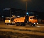 Спецтехника очищает дороги Астрахани от грязи