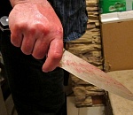 Во дворе дома в Астрахани разыгралась кровавая драма с трагическим финалом