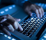 Астраханского должника, находящегося в розыске, нашли на сайте знакомств