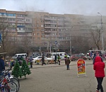 В Астрахани крупный пожар: горит первый этаж жилой девятиэтажки