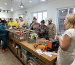 Среди цветов и котов: ИнформУИК пришел к работникам астраханского питомника