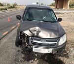 Под Астраханью Лада Гранта влетела в дорожный знак, есть пострадавшие