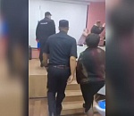 Кандидат напал на сотрудницу избирательной комиссии в Астрахани