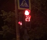 В Астрахани светофор на улице Софьи Перовской снова проверяет реакцию водителей