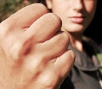 Под Астраханью подростки избили и ограбили мужчину, сделавшего им замечание