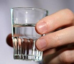 Астраханец посреди торгового зала гипермаркета выпил литр водки