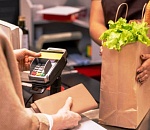 В 2025 году астраханцы сняли более полумиллиарда «налички на кассе»