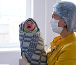 Астраханская область продолжает лидировать в ЮФО по уровню рождаемости и снижает смертность