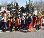 Тысячи астраханцев вышли гулять на Масленицу