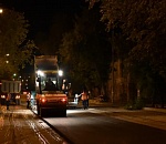 Припаркованные автомобили астраханцев мешают дорожным работам