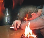 В астраханской пятиэтажке из-за курильщика чуть не сгорела квартира