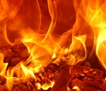 В воскресенье в Астрахани горели жилой дом, квартира и хозпостройка