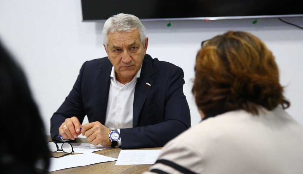 Депутат Госдумы Леонид Огуль провел личный прием граждан в рамках декады, посвященной дню рождения партии «Единая Россия»