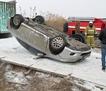 Проклятое место: под Астраханью опрокинулась иномарка 