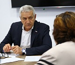 Депутат Госдумы Леонид Огуль провел личный прием граждан в рамках декады, посвященной дню рождения партии «Единая Россия»