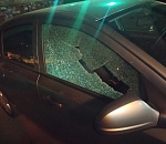 В Астрахани ищут хулиганов, разбивших автомобиль