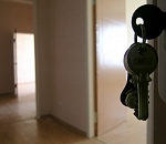  В Астрахани жительница Саратова выселила из квартиры сестру покойного отца 