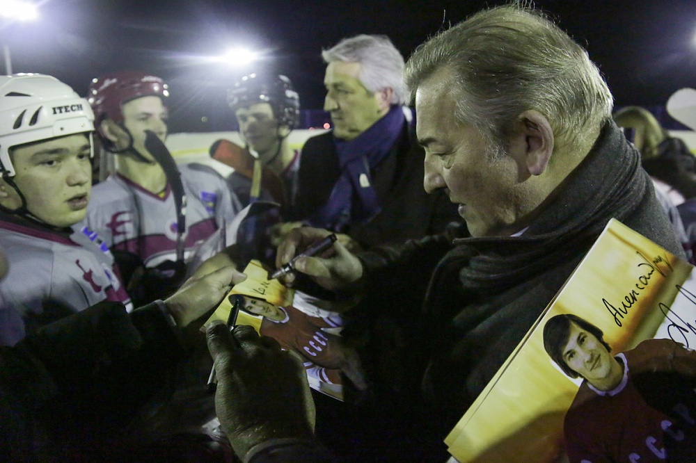 Легенда хоккея Владислав Третьяк открыл в Астраханской области ледовую площадку