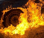 В Астрахани под утро загорелся автомобиль