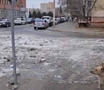 В центре Астрахани сегодня чистят наледь, проезда нет