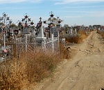 В Астрахани вандалы устроили погром на кладбищах