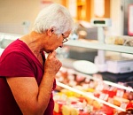 Почти 70% опрошенных астраханцев поддержали идею бесплатной раздачи товаров с истекающим сроком годности