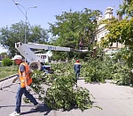 Набережную 1 Мая в Астрахани продолжают приводить в порядок