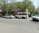 В Астрахани в ДТП с участием маршрутки пострадали две пассажирки 