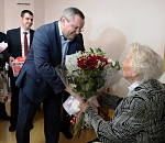 Спикер регионального парламента Игорь Мартынов поздравил со 100-летним юбилеем почетного ветерана Астрахани 