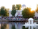 В центре Астрахани открывается серия музыкальных концертов на воде