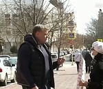 Игорь Бабушкин вышел к пикетирующим здание правительства обманутым дольщикам с хорошими новостями