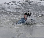В Астрахани спасли тонущего мужчину