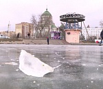Астраханцев предупреждают - лед на каналах хрупкий