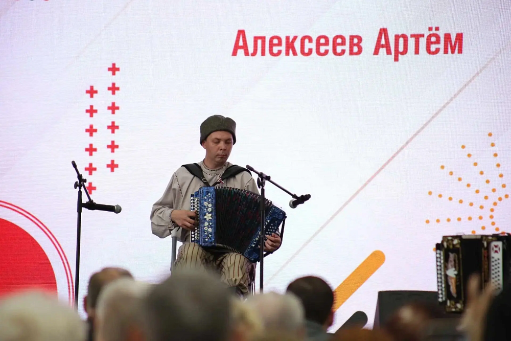  Астраханский гармонист обыграл всех на родине гармони