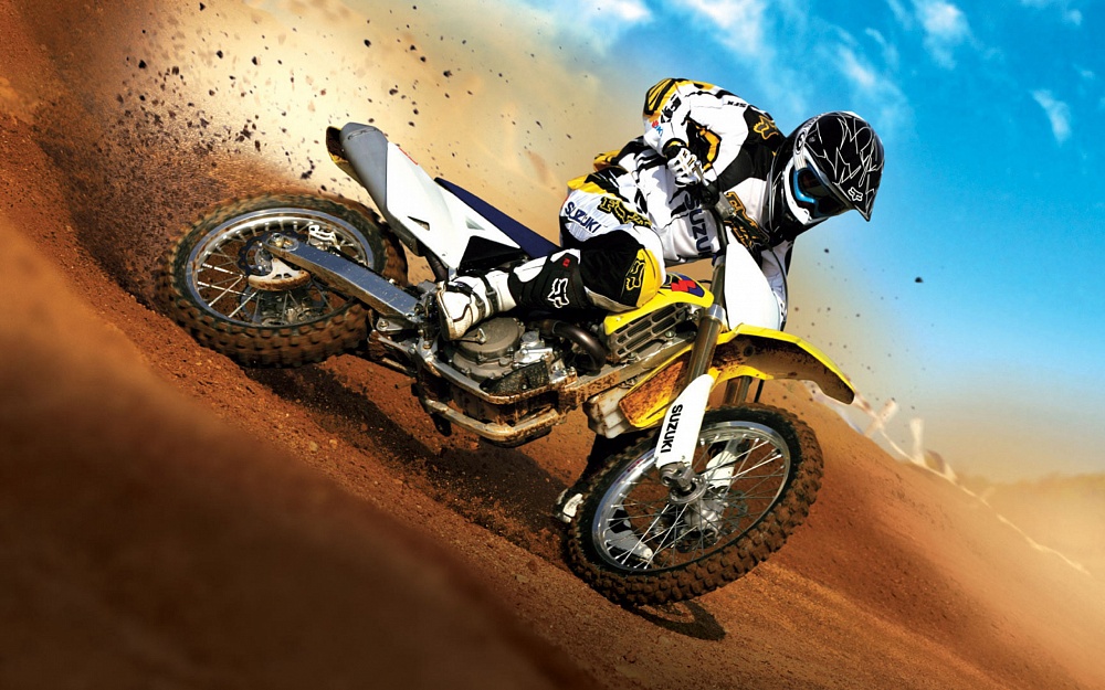 Трое пьяных астраханцев угнали мотоциклы из магазина, чтобы покататься 