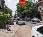 И мстя их будет страшна: в центре Астрахани фонарные столбы протаранили автомобили