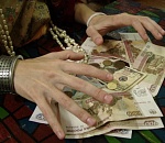 Астраханцы открыли незнакомке дверь и теперь у них нет почти 200 тысяч рублей 