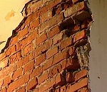 В Астрахани обвалилась стена жилого дома