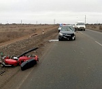 На астраханской трассе опрокинулся мотоцикл: водитель погиб
